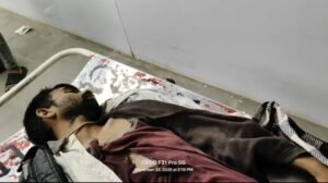 दिनदहाड़े युवक को मारा चाकू