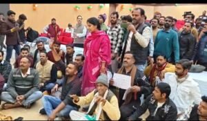 किसानों ने किया आत्महत्या का प्रयास