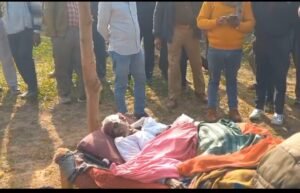 झोपडी से मिला बुज़ुर्ग का शव 
