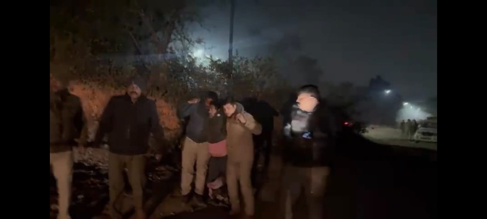 हत्यारोपी इनामी मुठभेड़ में गिरफ्तार