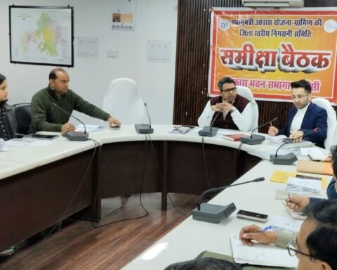 जिलाधिकारी मृदुल चौधरी