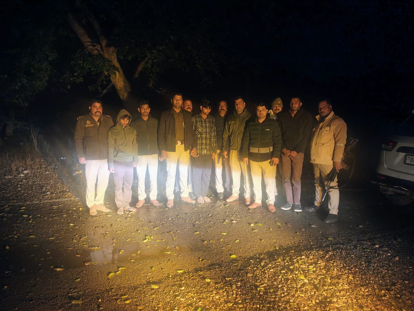 मुठभेड़ में गिरफ्तार किए तीन बदमाश