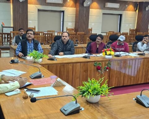 जिलाधिकारी मृदुल चौधरी