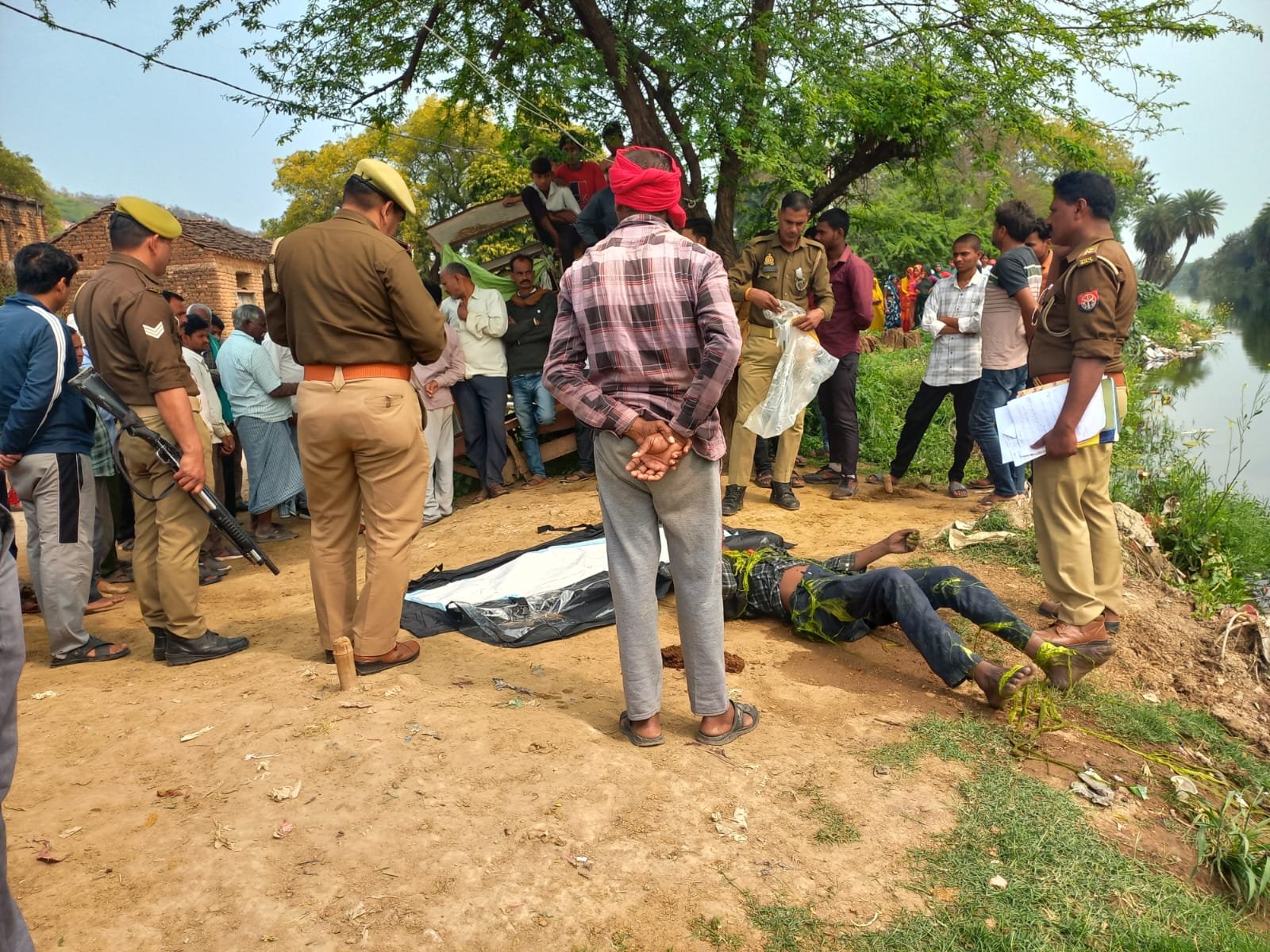 युवक का शव बरामद