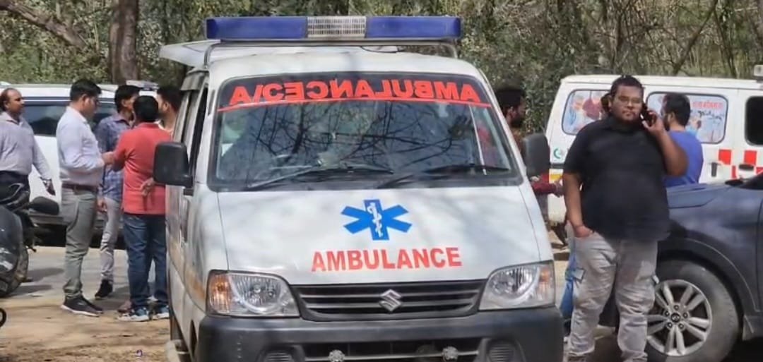 चिकित्सा अधीक्षक के बेटे का शव