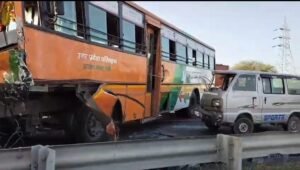 बस-ट्रक और कार की भिड़ंत