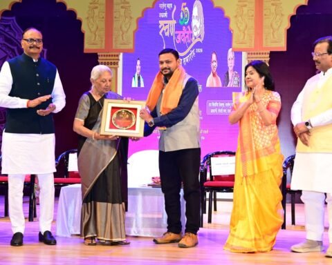 झांसी के रंगकर्मी महेंद्र वर्मा सम्मानित