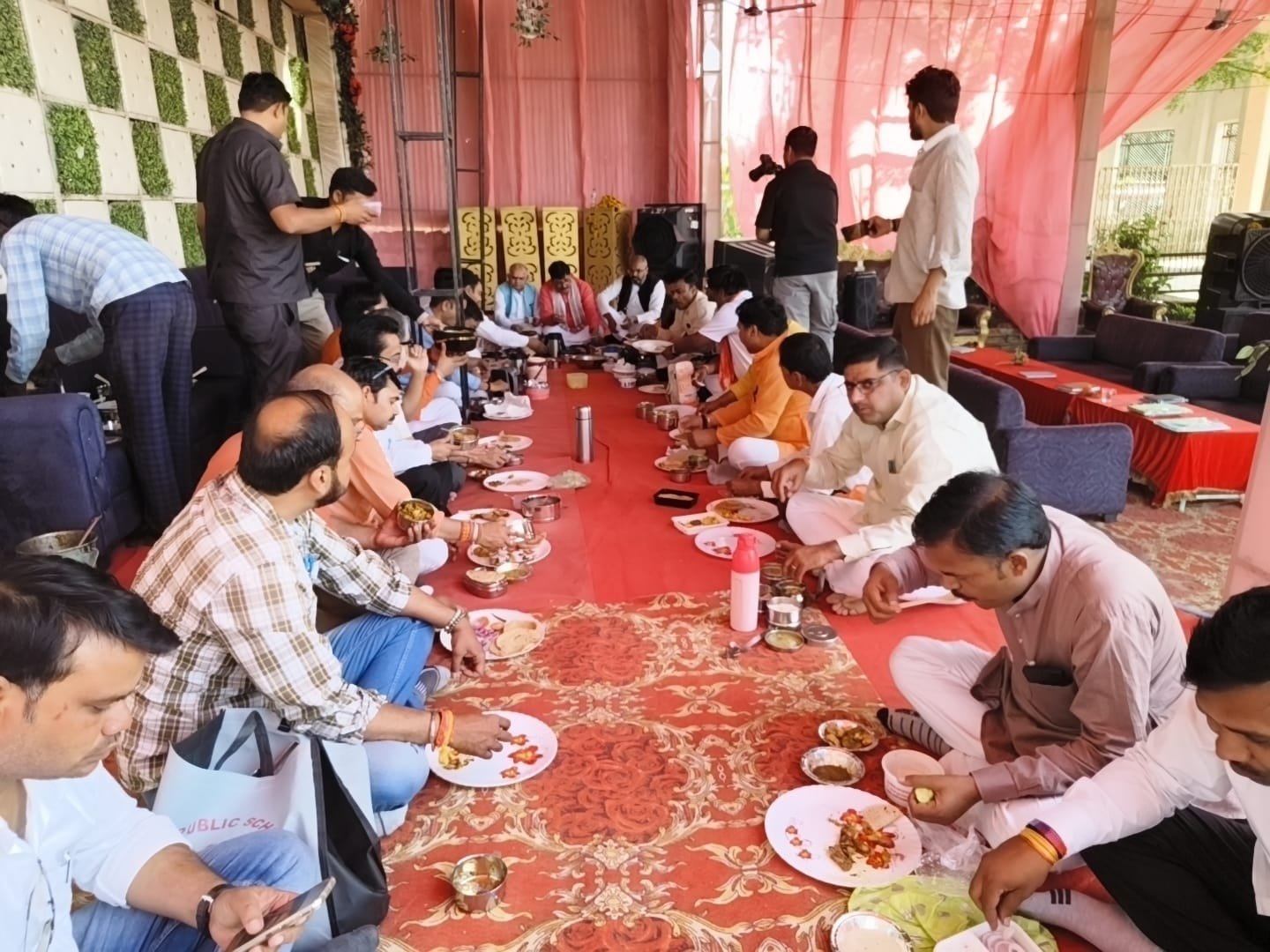 सामूहिक टिफिन बैठक