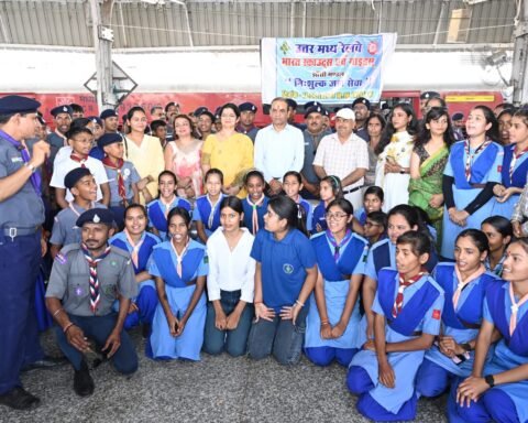 झांसी स्टेशन पर नि:शुल्क जल सेवा