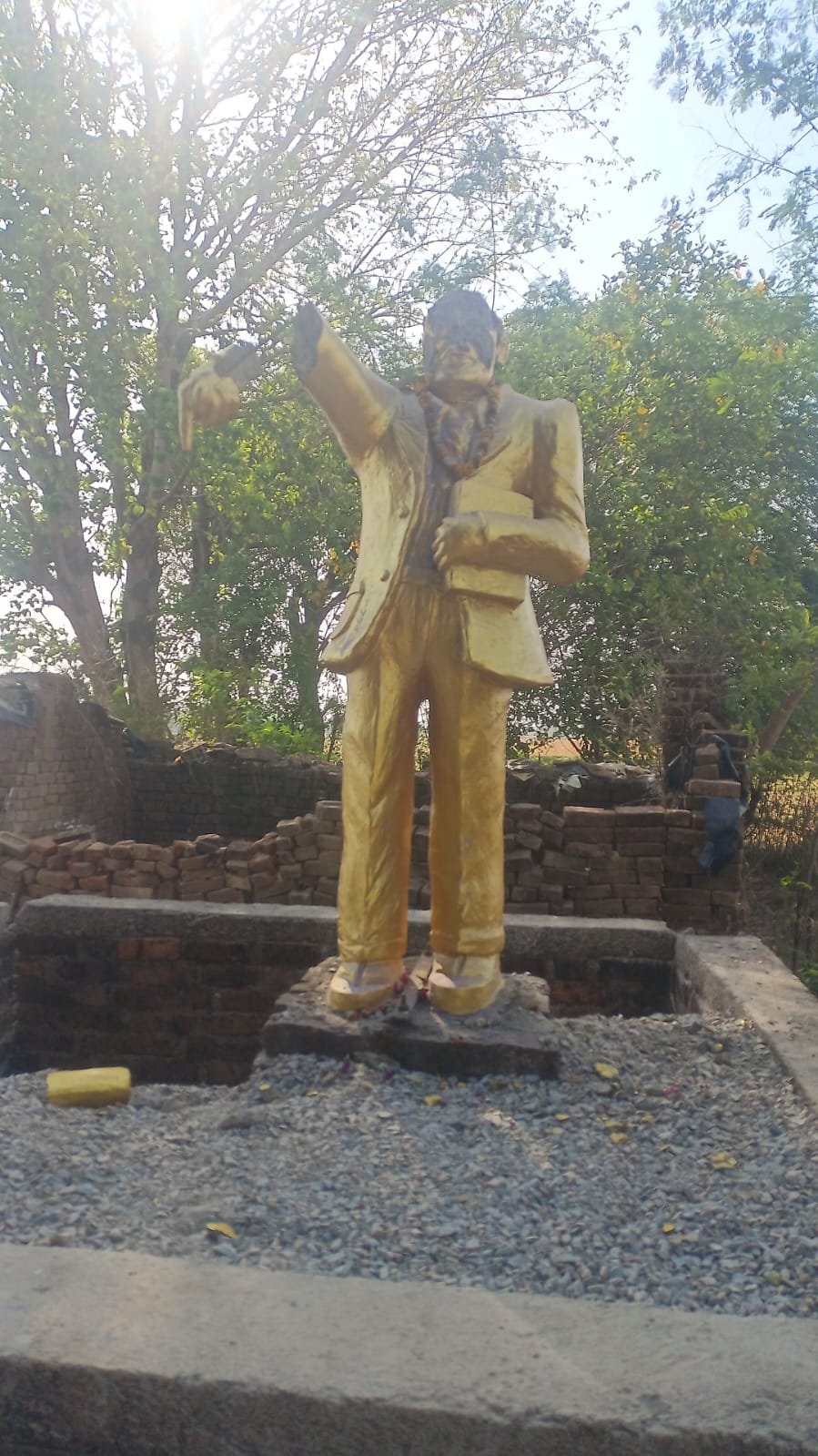 डॉ. अंबेडकर की प्रतिमा को किया क्षतिग्रस्त