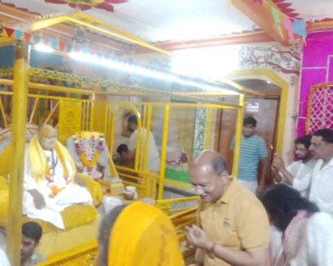 कुंजबिहारी मंदिर में