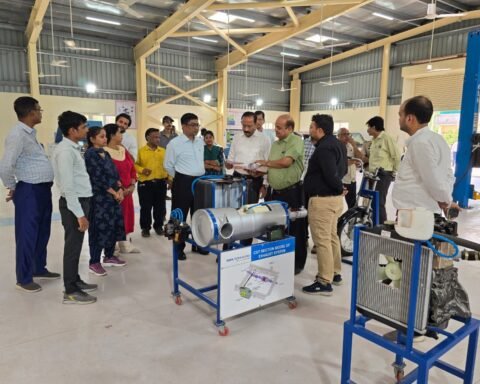 मंडलायुक्त  बिमल कुमार दुबे