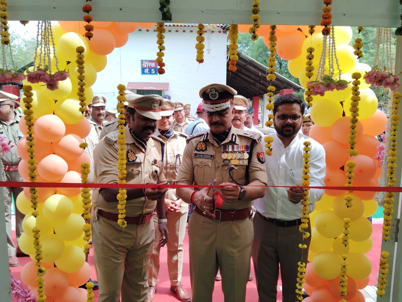 नए बैडमिंटन कोर्ट का उद्घाटन