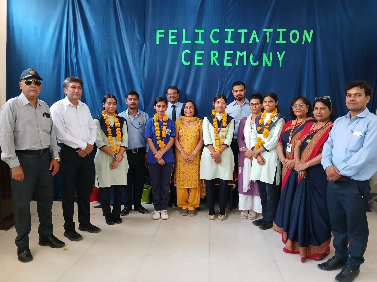 मेधावी छात्र-छात्राएं सम्मानित