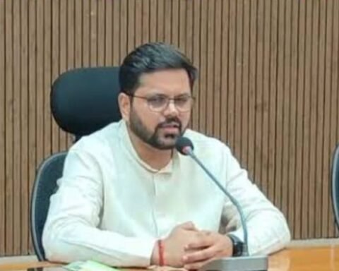 जिलाधिकारी का अवैध खनन पर सख्त संदेश