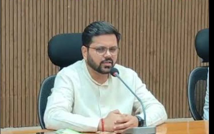 जिलाधिकारी का अवैध खनन पर सख्त संदेश