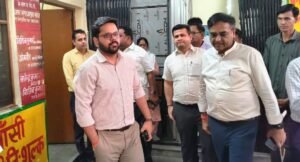  डीएम ने औचक निरीक्षण कर देखीं व्यवस्थाएं