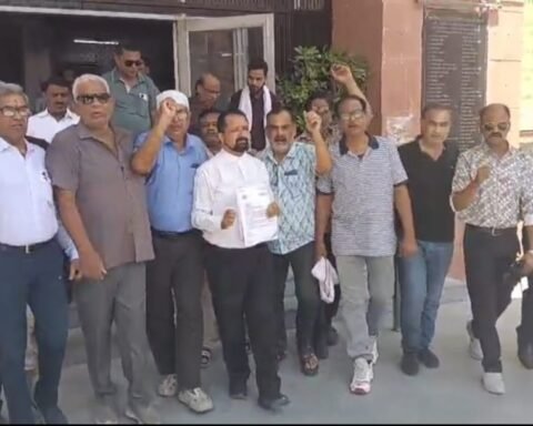 झांसी नगर निगम में प्रदर्शन