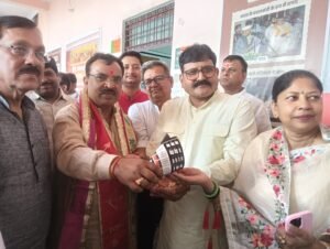 झांसी में बंगाल जीत का जश्न