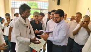 जिला अस्पताल में डीएम के अचानक पहुंचने से मचा हड़कंप