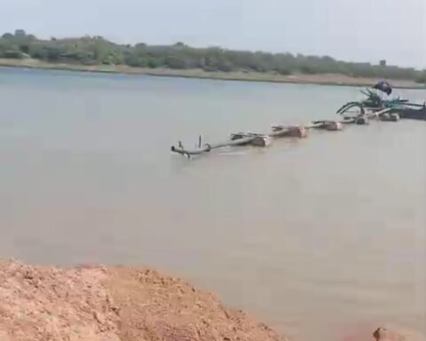 नियम विरुद्ध बालू खनन