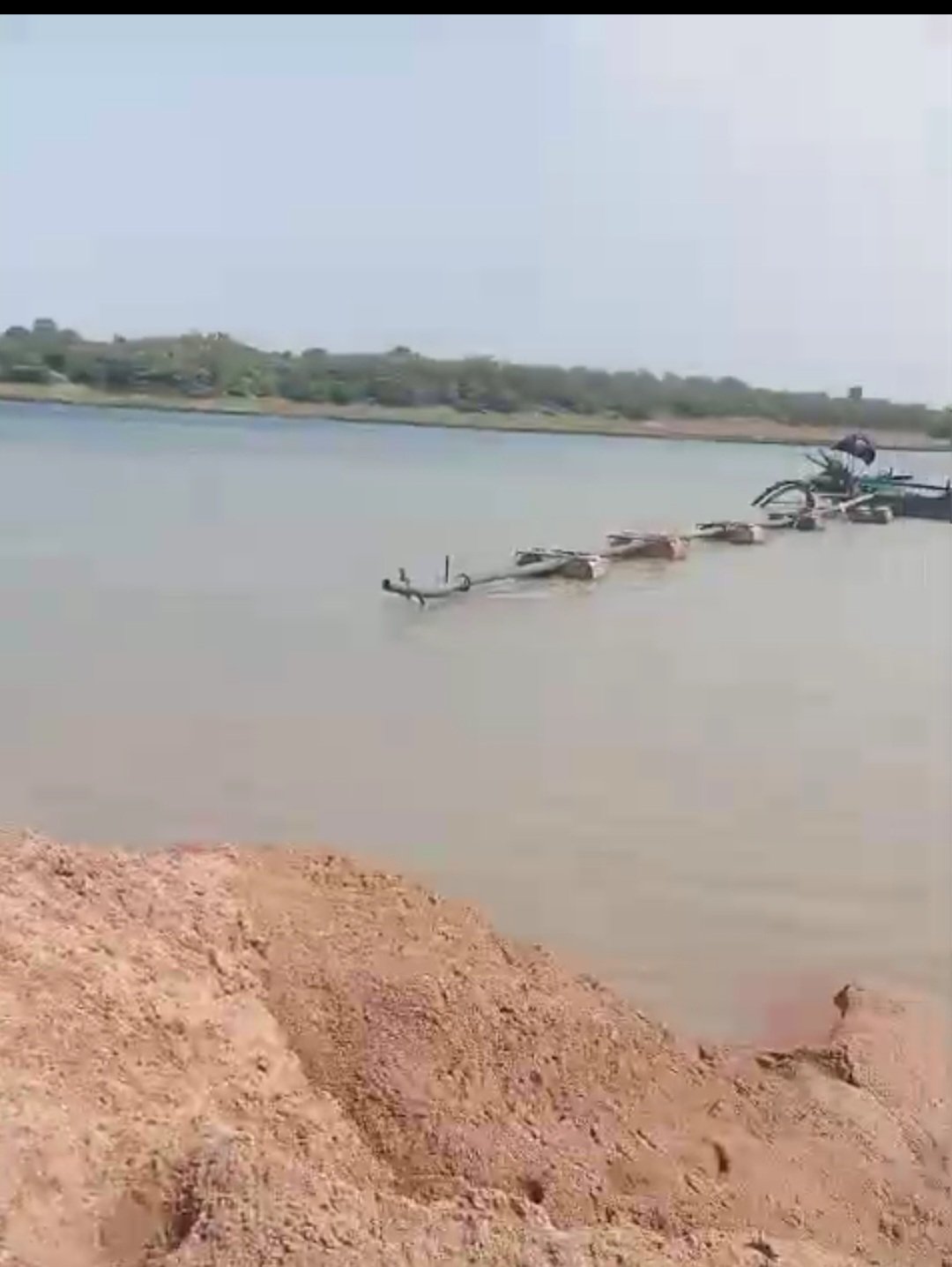 नियम विरुद्ध बालू खनन