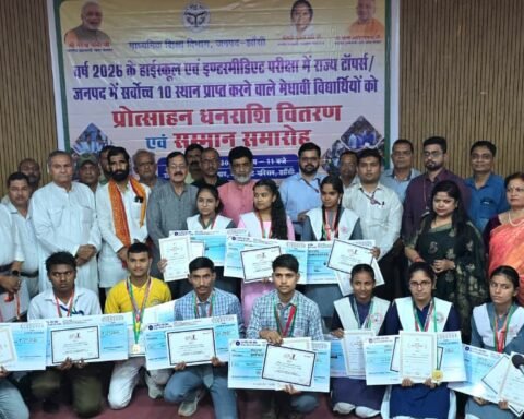 मेधावी छात्रों का सम्मान