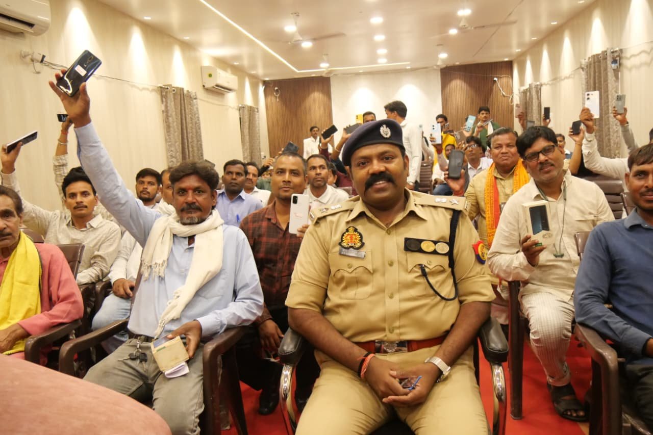 पुलिस ने बरामद किये 203 मोबाइल