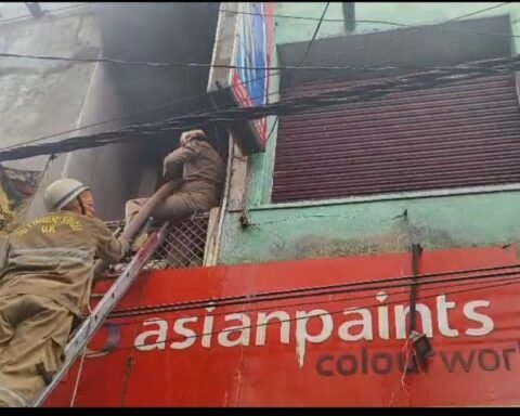 चौधरी पेंट्स के प्रमुख प्रतिष्ठान में भीषण आग