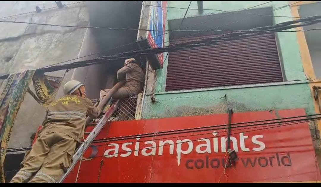 चौधरी पेंट्स के प्रमुख प्रतिष्ठान में भीषण आग
