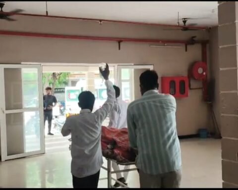 महिला ने खुद को लगाई आग