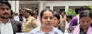 छात्रों और अधिवक्ताओं ने सौंपा ज्ञापन