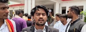 छात्रों और अधिवक्ताओं ने सौंपा ज्ञापन