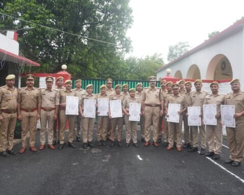 झांसी रेंज के पुलिसकर्मियों को पदक