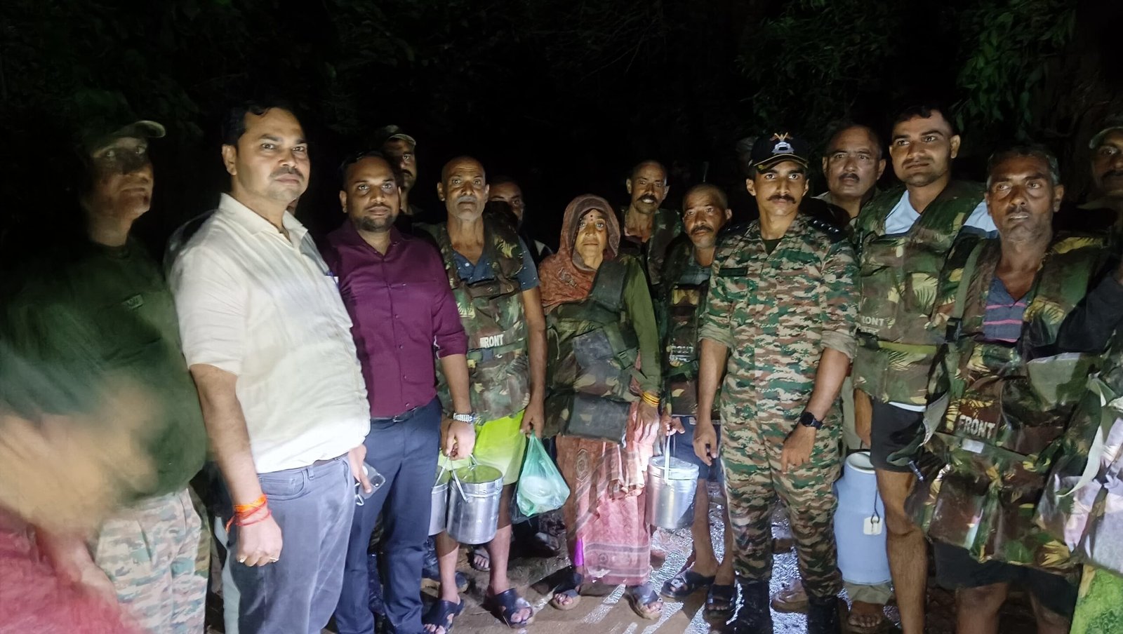 किसानों को सेना ने बचाया