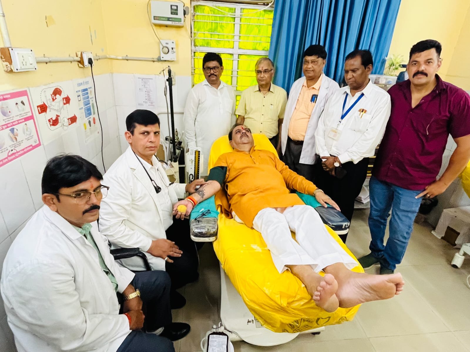 विधायक रवि शर्मा रक्तदान