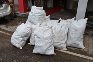  पुलिस ने पकड़ा 1.07 करोड़ का गांजा 