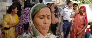 दो मंजिला ट्रैक्टर-ट्रॉली