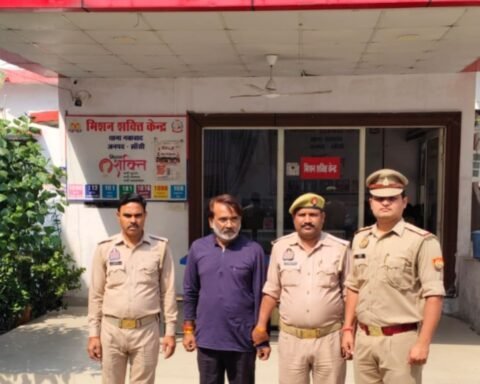लॉकर से नकदी चोरी